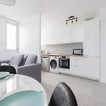 Near 1 Bdr 4p La Апартаменты *