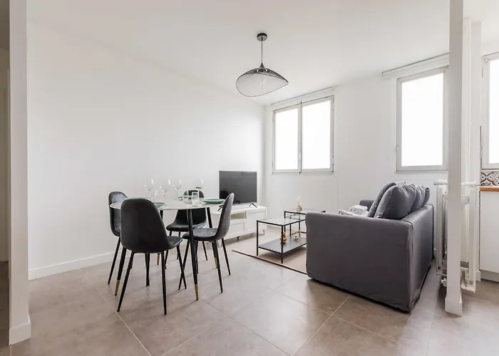 Near 1 Bdr 4p La Daire Paris